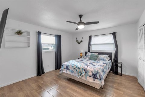 House in Bradenton, Florida 2 bedrooms, 119.66 sq.m. № 2237949 - photo 18