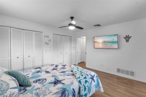 House in Bradenton, Florida 2 bedrooms, 119.66 sq.m. № 2237949 - photo 19