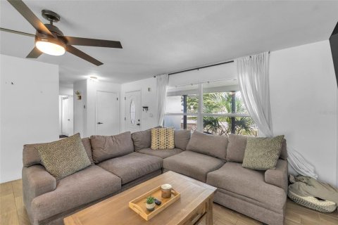 House in Bradenton, Florida 2 bedrooms, 119.66 sq.m. № 2237949 - photo 10