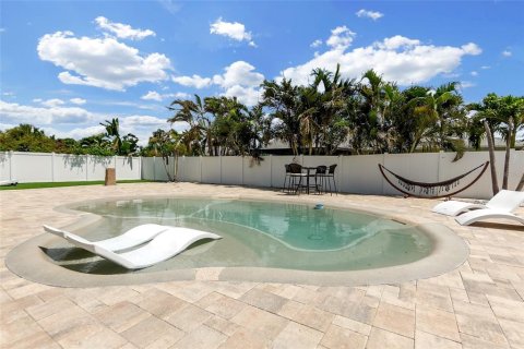 House in Bradenton, Florida 2 bedrooms, 119.66 sq.m. № 2237949 - photo 4