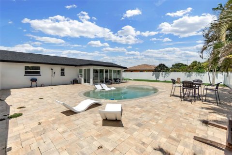 House in Bradenton, Florida 2 bedrooms, 119.66 sq.m. № 2237949 - photo 3