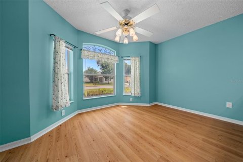House in The Villages, Florida 3 bedrooms, 178.74 sq.m. № 1649494 - photo 7