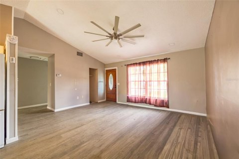 Villa ou maison à louer à New Port Richey, Floride: 2 chambres, 90.67 m2 № 2419019 - photo 4
