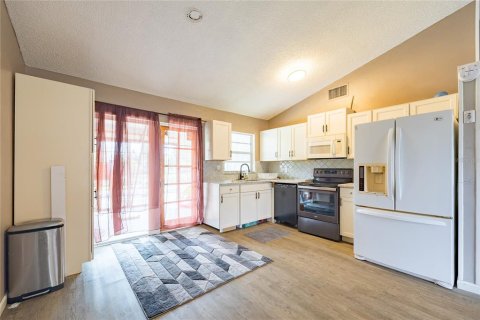 Villa ou maison à louer à New Port Richey, Floride: 2 chambres, 90.67 m2 № 2419019 - photo 5