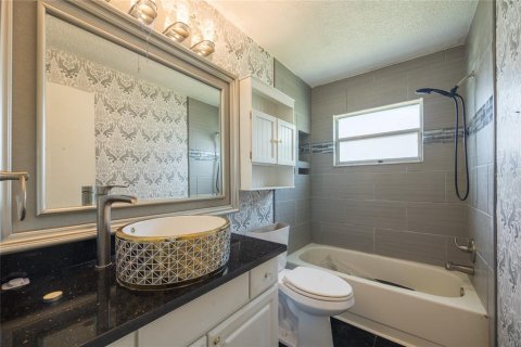 Villa ou maison à louer à New Port Richey, Floride: 2 chambres, 90.67 m2 № 2419019 - photo 10