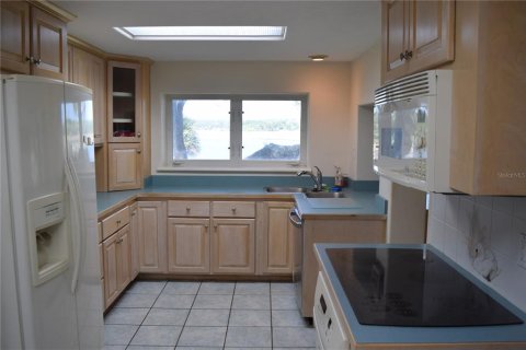 House in Melrose, Florida 3 bedrooms, 161.46 sq.m. № 2166343 - photo 8