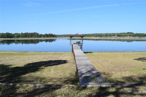 House in Melrose, Florida 3 bedrooms, 161.46 sq.m. № 2166343
