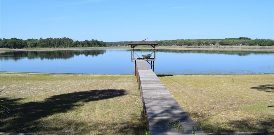 House in Melrose, Florida 3 bedrooms, 161.46 sq.m. № 2166343