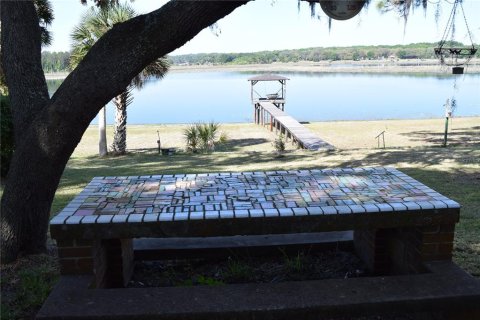 House in Melrose, Florida 3 bedrooms, 161.46 sq.m. № 2166343 - photo 5