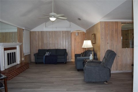 House in Melrose, Florida 3 bedrooms, 161.46 sq.m. № 2166343 - photo 6