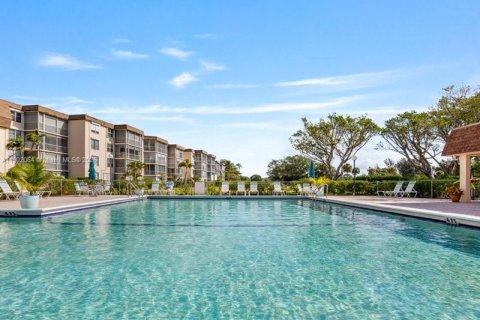 Condominio en alquiler en Boca Raton, Florida, 2 dormitorios, 120.77 m2 № 1953591 - foto 1