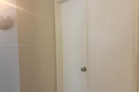 Снять в аренду кондоминиум в Майами, Флорида 2 спальни, 113.71м2, № 2047744 - фото 19