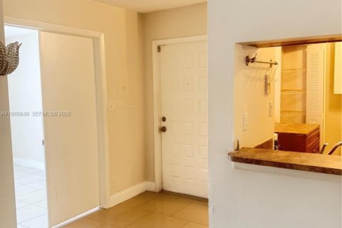 Снять в аренду кондоминиум в Майами, Флорида 2 спальни, 113.71м2, № 2047744 - фото 4