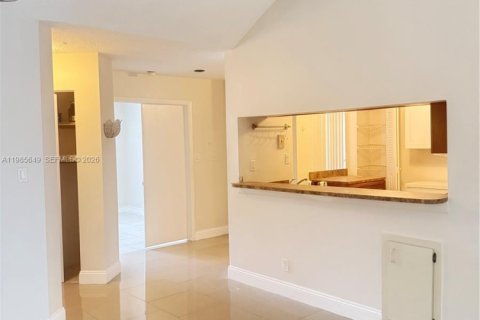 Снять в аренду кондоминиум в Майами, Флорида 2 спальни, 113.71м2, № 2047744 - фото 5