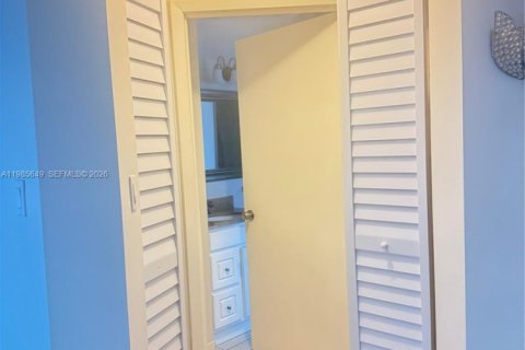 Снять в аренду кондоминиум в Майами, Флорида 2 спальни, 113.71м2, № 2047744 - фото 16