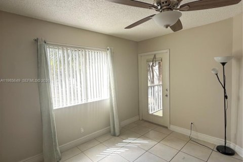 Снять в аренду кондоминиум в Майами, Флорида 2 спальни, 113.71м2, № 2047744 - фото 8