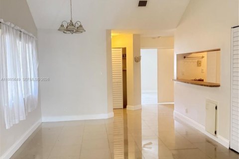 Кондоминиум с 2 спальнями в Майами, Флорида № 2047744