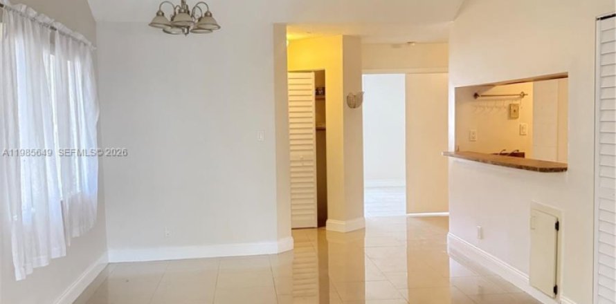 Кондоминиум с 2 спальнями в Майами, Флорида № 2047744