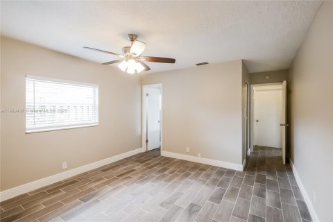 Villa ou maison à louer à Sunrise, Floride: 4 chambres, 161.93 m2 № 1965159 - photo 9