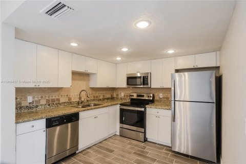 Villa ou maison à louer à Sunrise, Floride: 4 chambres, 161.93 m2 № 1965159 - photo 8