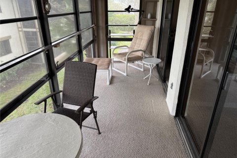 Снять в аренду кондоминиум в Тамарак, Флорида 2 спальни, 76.83м2, № 2048874 - фото 3