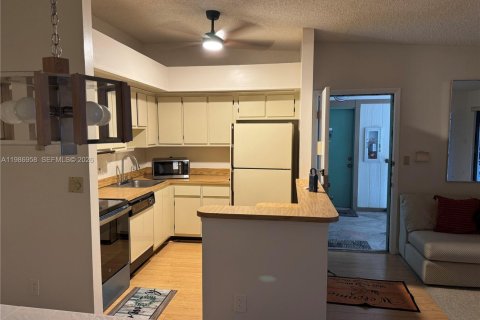 Снять в аренду кондоминиум в Тамарак, Флорида 2 спальни, 76.83м2, № 2048874 - фото 11