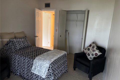 Снять в аренду кондоминиум в Тамарак, Флорида 2 спальни, 76.83м2, № 2048874 - фото 2