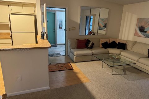 Кондоминиум с 2 спальнями в Тамарак, Флорида № 2048874