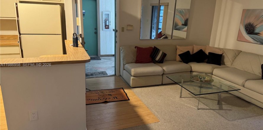 Кондоминиум с 2 спальнями в Тамарак, Флорида № 2048874