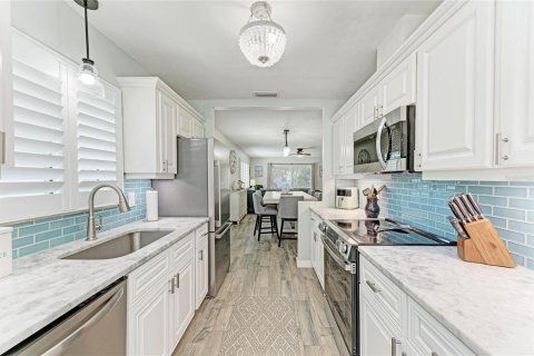 Купить кондоминиум в Сарасота, Флорида 9 комнат, 123.93м2, № 2203965 - фото 8