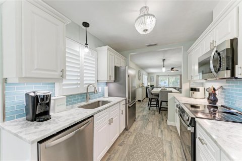 Купить кондоминиум в Сарасота, Флорида 9 комнат, 123.93м2, № 2203965 - фото 10