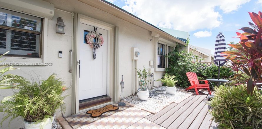 House in Homestead, Florida 2 bedrooms, 80.64 sq.m. № 1842651