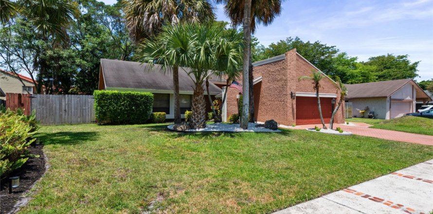 Casa en Plantation, Florida 3 dormitorios, 210.42 m2 № 1171020