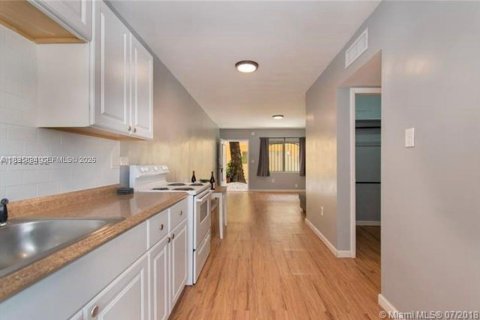 Copropriété à louer à Miami Beach, Floride: 35.3 m2 № 1950261 - photo 9