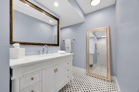 Condo in Miami, Florida, 2 bedrooms  № 2390080 - photo 21