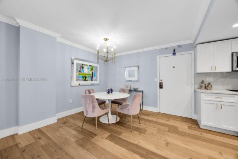 Condo in Miami, Florida, 2 bedrooms  № 2390080 - photo 16
