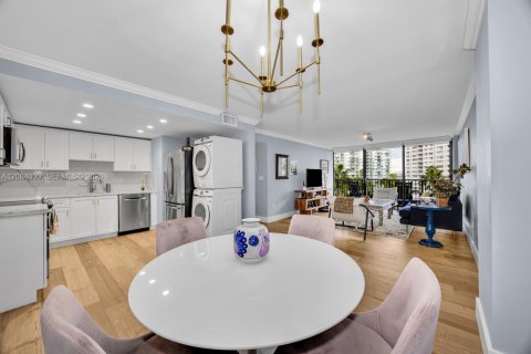 Condo in Miami, Florida, 2 bedrooms  № 2390080 - photo 5