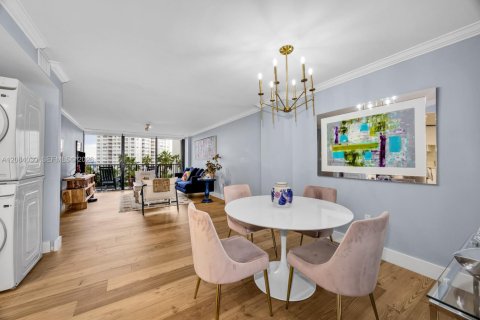 Condo in Miami, Florida, 2 bedrooms  № 2390080 - photo 15