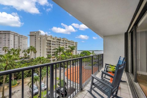 Condo in Miami, Florida, 2 bedrooms  № 2390080 - photo 29