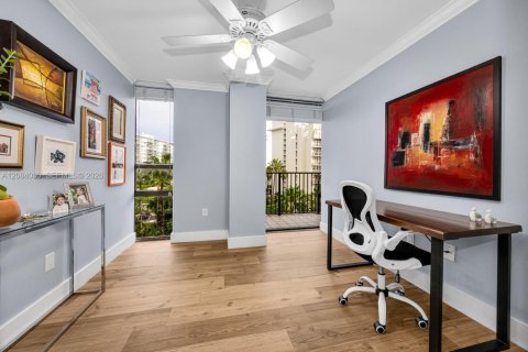 Condo in Miami, Florida, 2 bedrooms  № 2390080 - photo 23