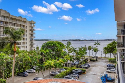 Condo in Miami, Florida, 2 bedrooms  № 2390080 - photo 28