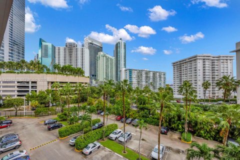 Condo in Miami, Florida, 2 bedrooms  № 2390080 - photo 26
