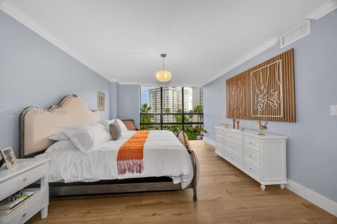 Condo in Miami, Florida, 2 bedrooms  № 2390080 - photo 19