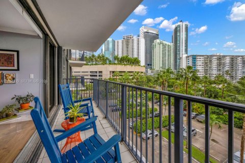 Condo in Miami, Florida, 2 bedrooms  № 2390080 - photo 4