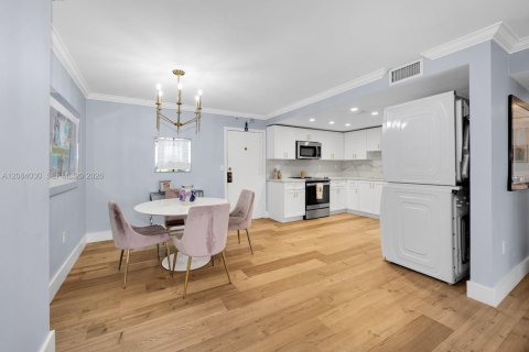 Condo in Miami, Florida, 2 bedrooms  № 2390080 - photo 12