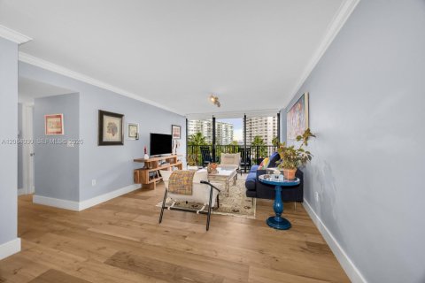 Condo in Miami, Florida, 2 bedrooms  № 2390080 - photo 9