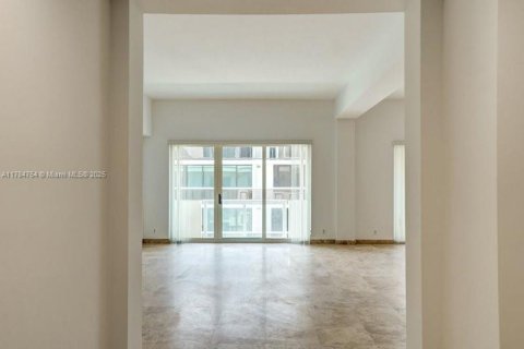Condo in Surfside, Florida, 4 bedrooms  № 1862780 - photo 13