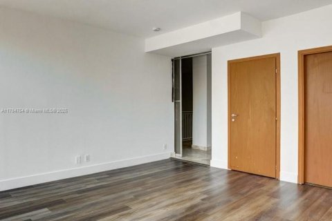 Condo in Surfside, Florida, 4 bedrooms  № 1862780 - photo 29