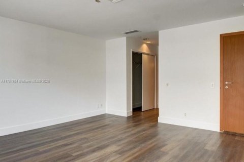 Condo in Surfside, Florida, 4 bedrooms  № 1862780 - photo 19