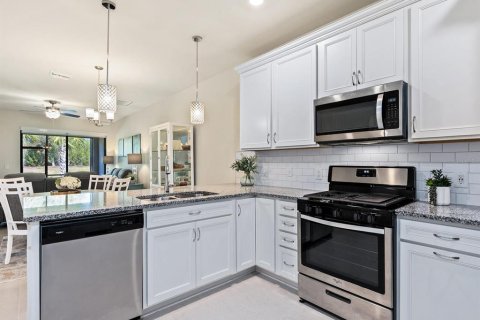 House in Lakewood Ranch, Florida 2 bedrooms, 135.45 sq.m. № 1787369 - photo 13